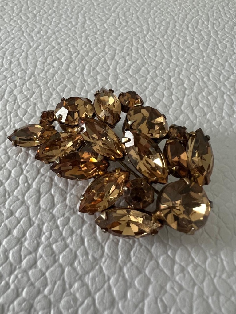 Regency Signed Vintage Champagne Rhinestone Crystal Leaf Pin Brooch
